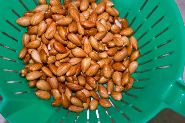 HOW TO SOAK NUTS