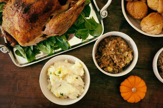 10 Dishes to Serve up This Holiday Season Kelly Bejelly Christmas is just around the corner, and if you like to be prepared, then you’re probably thinking about what excellent meals you are going to serve. From mouth-watering appetizers to delicious dinners and desserts, the options are endless!