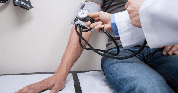 Should You Go to Urgent Care or Wait for a Doctor's Appointment? Kelly Bejelly Our health is one of the most important things in life. Without our health, we wouldn't be able to do much of anything. Knowing when to wait for a doctor's appointment and knowing when to go to urgent care can help you stay healthy. Unfortunately, health care isn't free and just going to urgent care for every health concern can start to add up. Making an appointment is a better financial decision. However, not all health concerns can wait for some doctors' appointments to be made months in advance. Waiting this long could worsen your ailment or worse.