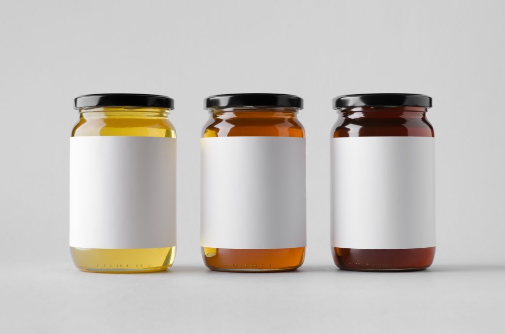 How Many Pints in a Quart? Kelly Bejelly 3 different quart size jars in a row - with text overlay "how many pints in a quart"