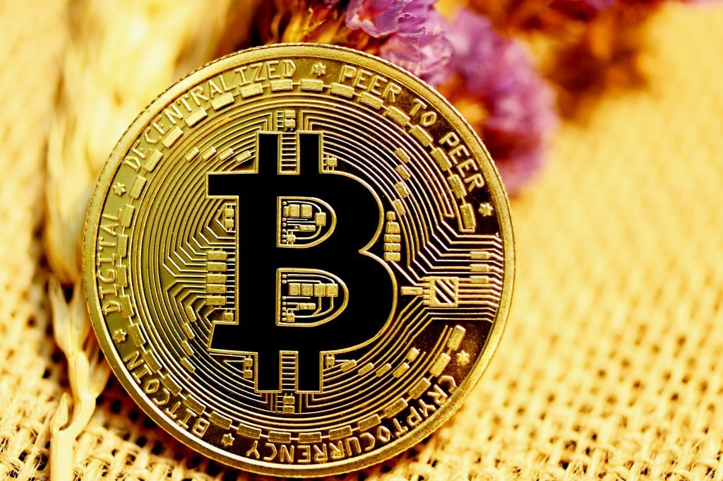 How to Avoid Bitcoin Scams Kelly Bejelly In 2020, the FBI reported that cybercriminals stole cryptocurrency worth over $1.3 billion between January and March. Given that by mid-2022, the market capitalization of all cryptocurrencies combined was just under US$1 trillion, it is a considerable sum.