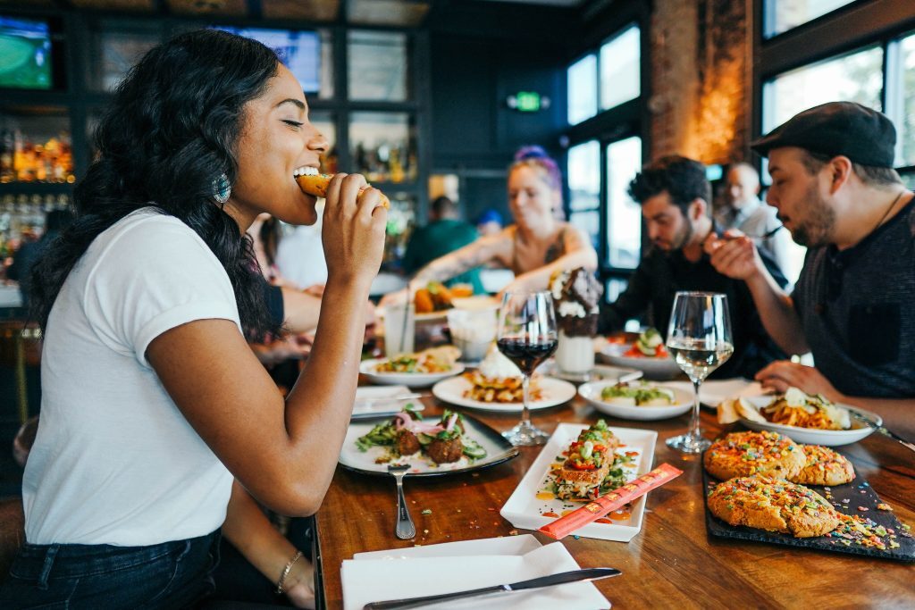 Achieve Franchise Success: 10 Essential Training Steps For New Restaurant Owners Kelly Bejelly Becoming a successful restaurant owner involves much more than just serving delicious food. Discover the 10 essential steps of training that restaurant owners should acquire before beginning their entrepreneurial journey.