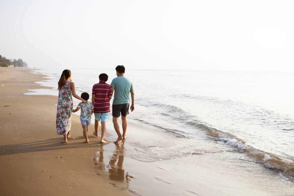20 Affordable Family Vacations Under $2000: Your Complete Budget Planning Guide Kelly Bejelly Design by Freepik