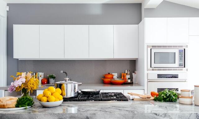 6 Simple Tips to Keep Accidents Away From Your Kitchen Kelly Bejelly One of the busiest places in a home is the kitchen. It is where meals are prepared, where people can have a family time together and it is a place where the risk of an accident is high.