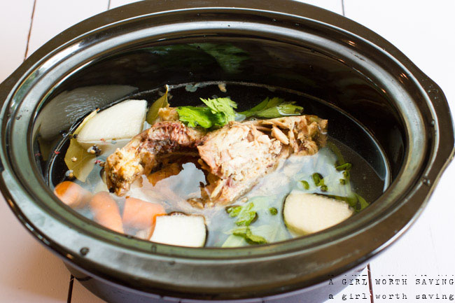 How to make chicken broth in a crockpot