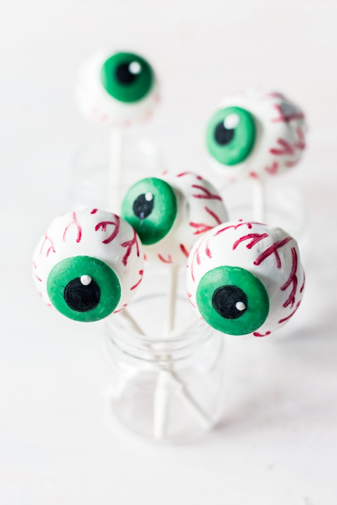 Are you looking for a fun and festive treat to serve at your next Halloween party? Look no further than Halloween cake pops! These little treats are perfect for any spooky occasion, and they're sure to be a hit with both kids and adults alike.