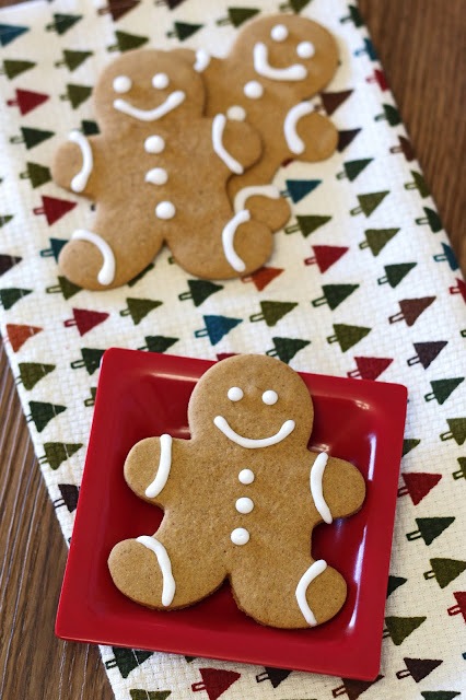 Gluten Free Christmas Cookies Swap Kelly Bejelly One of my favorite things to do during the holidays is to bake up a storm of cookies and pies and make a pop tart gingerbread house with the kiddos. Waistline forgive me because stretchy pants are just going to happen. I've teamed up with some of my favorite bloggers to share a virtual Gluten Free Christmas Cookies swap. That way you eat the extra calroies and I don't have to stand in some crazy long line at the Post Office. Not every recipe is grain-free, hence the title of this series, but you'll find some gems in this bunch of cookie deliciousness.