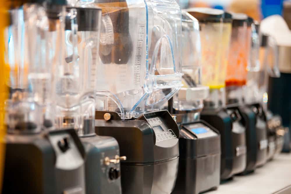 Best Blender Under 100 Kelly Bejelly blenders on shelf