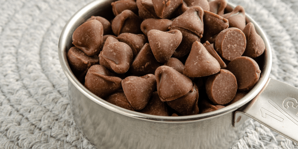 How Many Ounces in a Cup? Kelly Bejelly close up of measuring cup with chocolate chips inside