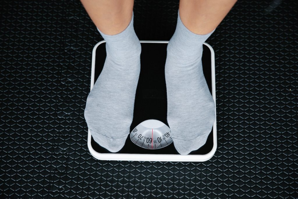 Managing Weight Gain After Quitting Smoking Kelly Bejelly It isn't uncommon to encounter issues with weight management after you quit smoking. In a study on the correlation between quitting smoking and weight gain, 58% of the participants gained over one kilogram after quitting smoking. Though it can be distressing to see your weight go up initially, this shouldn’t deter you from quitting. The rate of increase in weight or body mass index after quitting varies from person to person, and fortunately, there are options to take to improve weight management. Smoking cessation aids, physical activity, and a healthy diet all contribute to curbing the effects quitting smoking has on your weight.